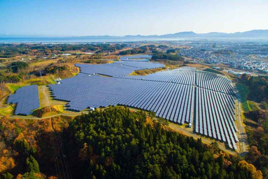 Ein Solarpark als Klimaschutzprojekt in Indien.